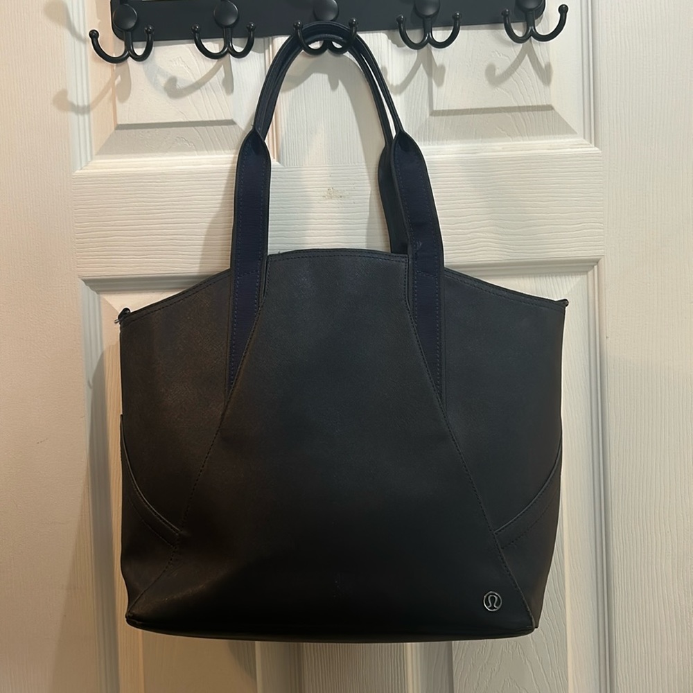 Lululemon tote